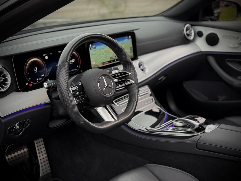 Mercedes E-klasse Cabrio 300 AMG Camera 360°|Nekverwarming|, Achterwielaandrijving, Euro 6, 4 cilinders, Zwart