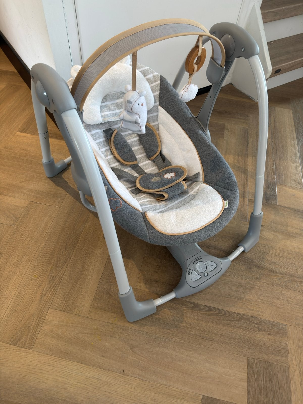 Ingenuity Schommelstoel - Zo goed als nieuw, Kinderen en Baby's, Wipstoeltjes, Schommelstoel, Ophalen, Overige merken, Met gordel(s) of riempje(s)