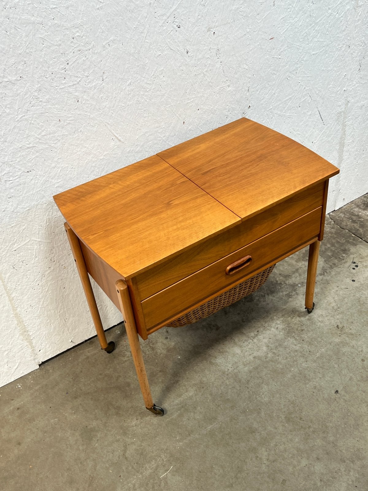 Vintage Deens naaimeubel / bijzettafeltje, 1960’s, 45 tot 60 cm, Gebruikt, Midcentury, Vintage, Design, Deens, Scandinavisch, Onbekend