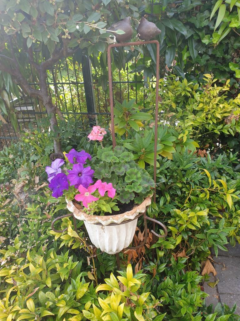 Gietijzer. Bloempothouder, Tuin en Terras, Ophalen, Rond, Metaal, Minder dan 30 cm