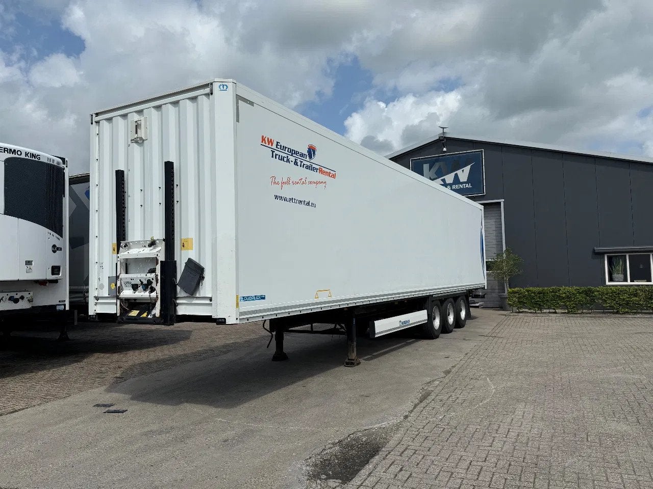Krone 3 asser met laadklep (bj 2015), Overige brandstoffen, Wit, Bedrijf, Geïmporteerd