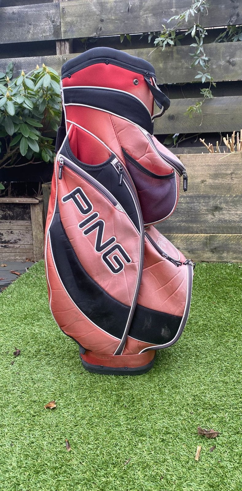Ping Frontier LT golftas met regenhoes voor de golfclubs, Sport en Fitness, Golf, Ophalen of Verzenden, Gebruikt