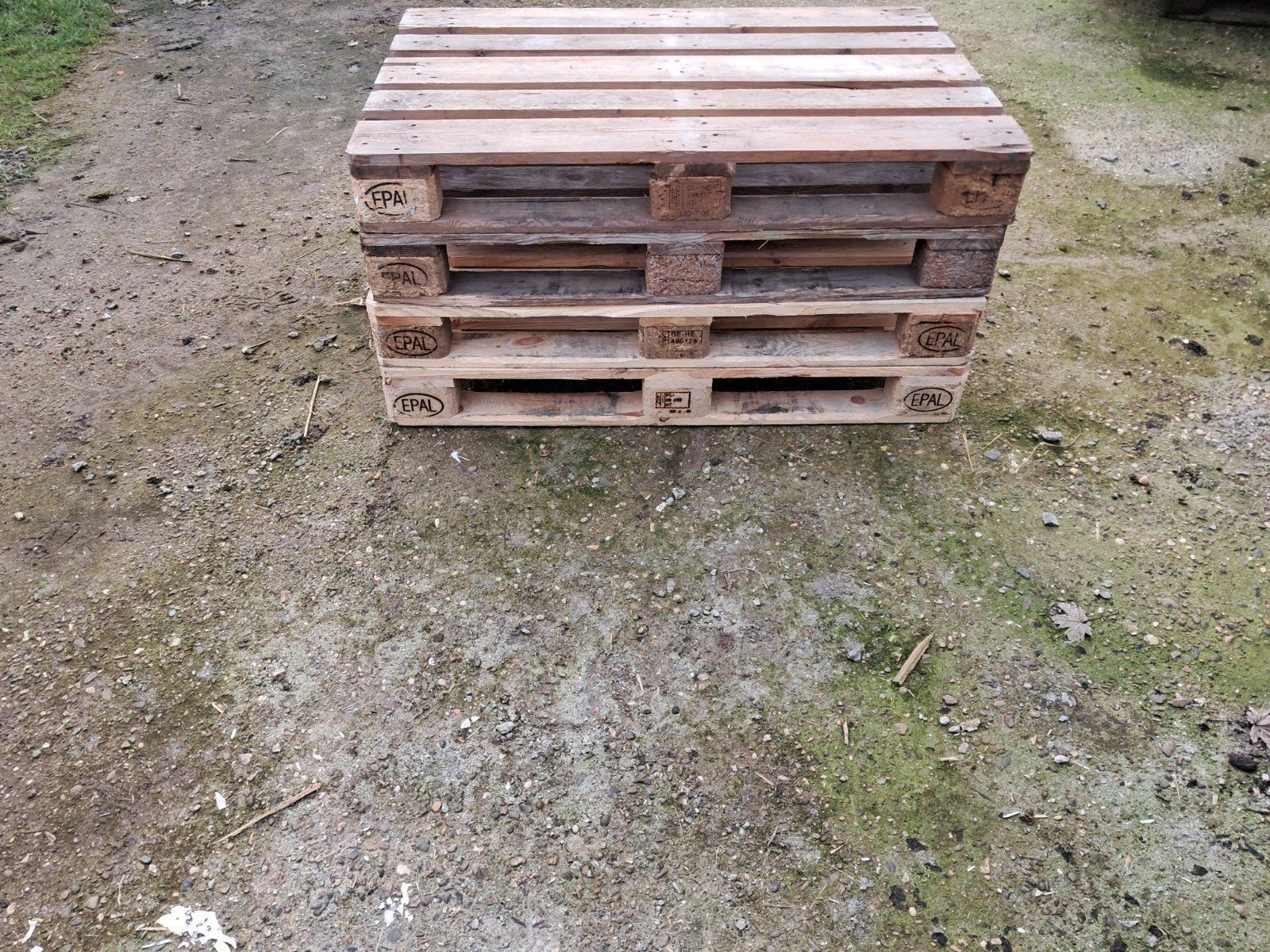 Te koop 20 stuks Europallets.

Deze stevige houten pallets z, Ophalen, Zo goed als nieuw
