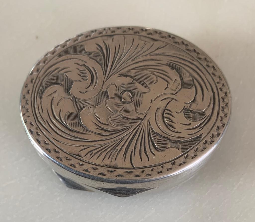 Antiek zilveren pillendoosje met gravure, Antiek en Kunst, Ophalen of Verzenden, Zilver