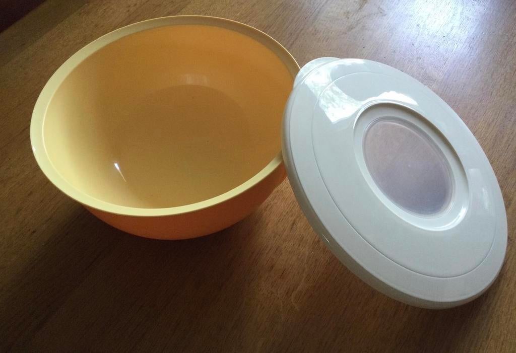 Tupperware Mix Royal Mengkom 5 L met deksel (2x beschikbaar), Ophalen of Verzenden, Nieuw, Geel, Bak of Kom