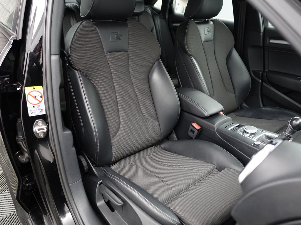 Audi A3 Limousine 35 TFSI S Line Black Optic Aut- Virtual Co, Auto's, 4 cilinders, Zwart, Bedrijf, Sedan