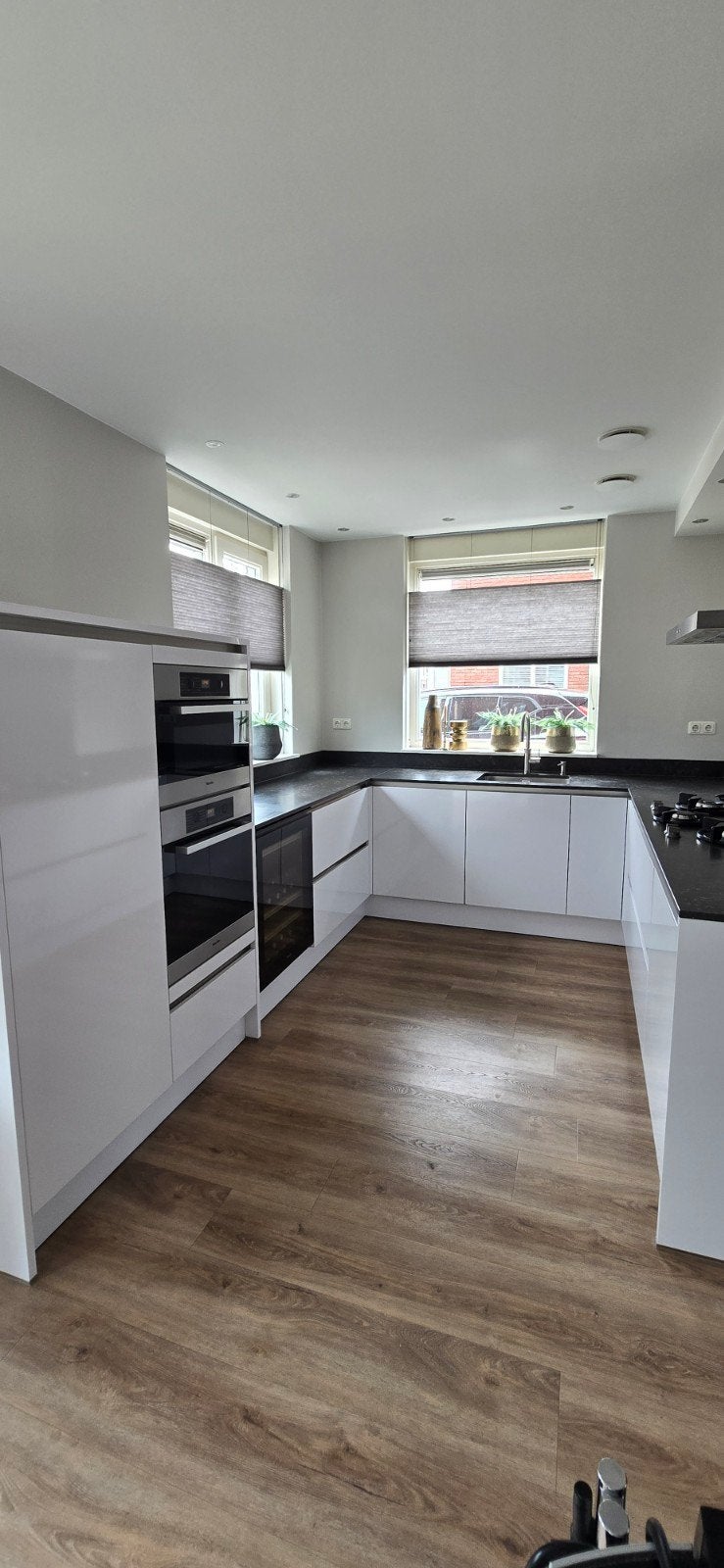 Witte greeploze Tieleman  keuken met Miele apparatuur, Ophalen, U-keuken, Wit, Zo goed als nieuw