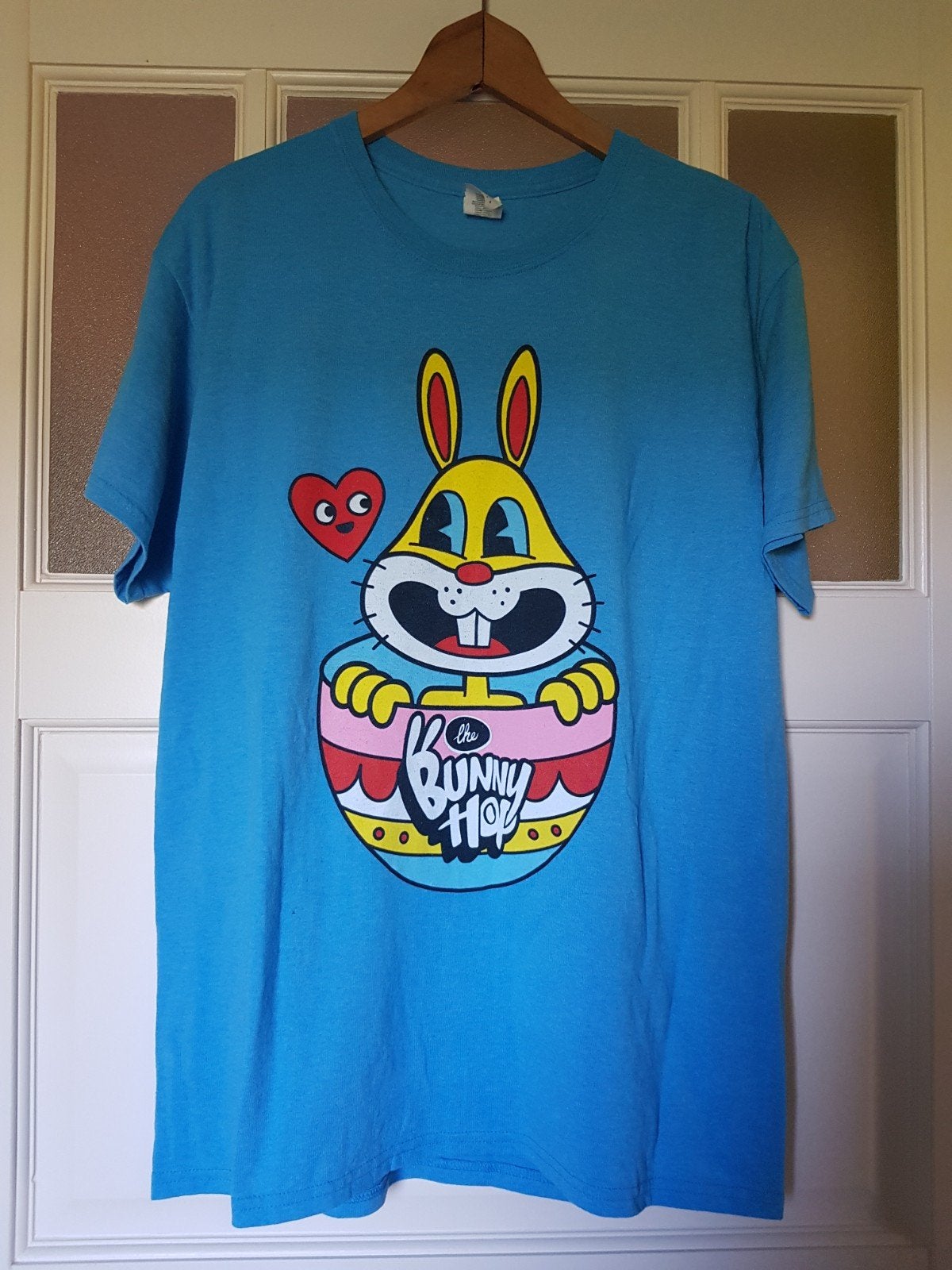 T-shirt maat L bunny hop vrijgezellenfeest opdrachten, Ophalen of Verzenden, Gedragen, Korte mouw