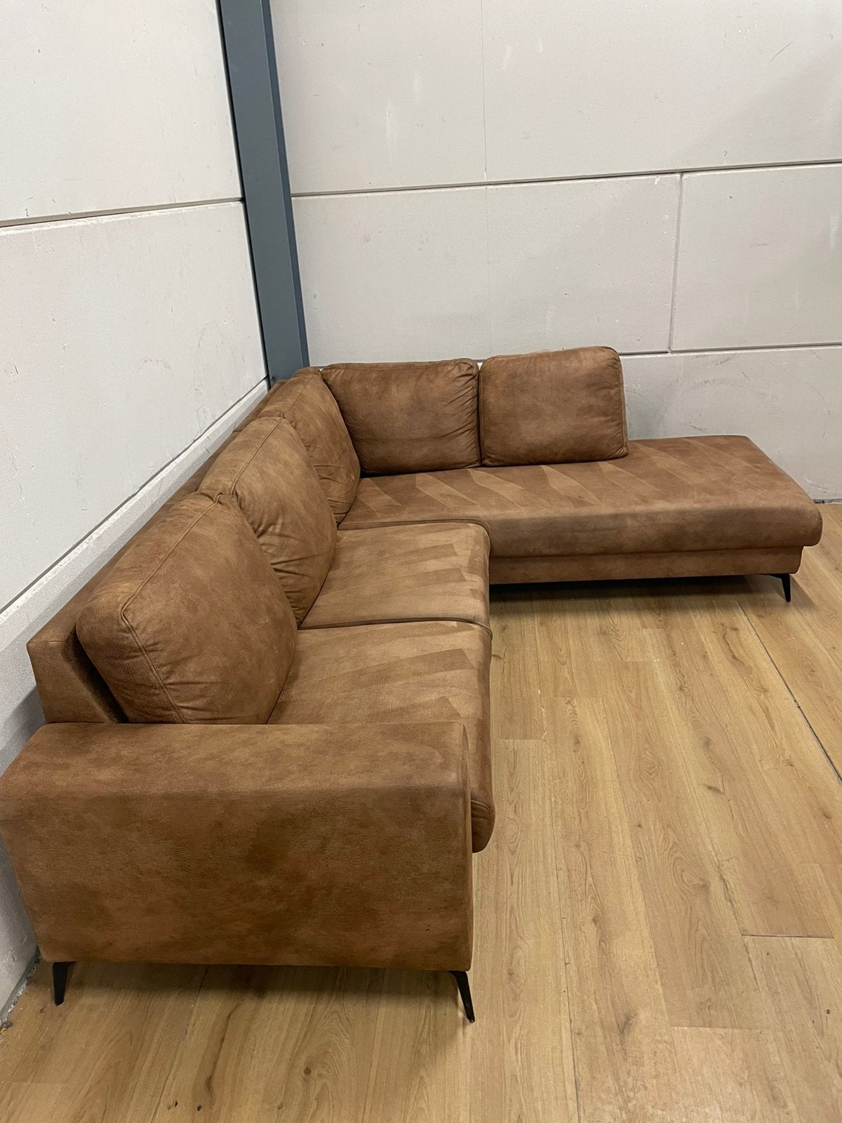 Mooie luxe suede cognac bruine hoekbank - GEREINIGD!!!, Ophalen, 250 tot 300 cm, Luxe, Hoekbank