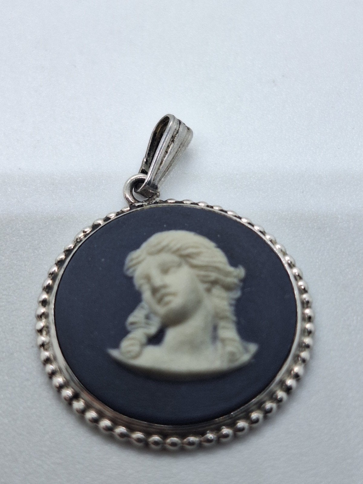 Wedgwood Zilveren Hanger met Camee van Vrouwenhoofd, Gebruikt, Overige voorstellingen, Blauw, Ophalen of Verzenden