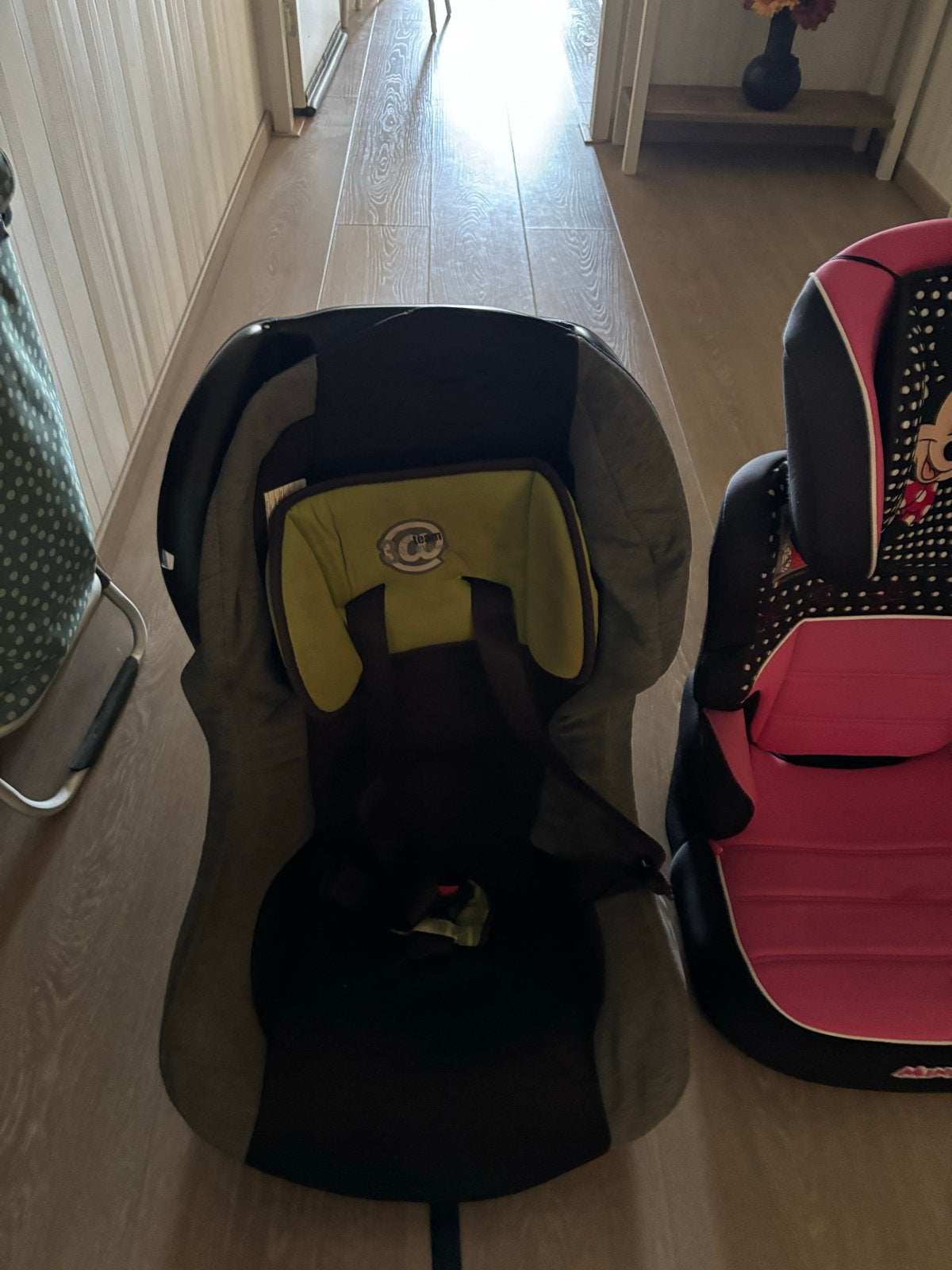 2 Auto kinderstoeltjes - Gebruikt maar in goede staat, Kinderen en Baby's, Autostoeltjes, 0 t/m 18 kg, Zijbescherming, Ophalen
