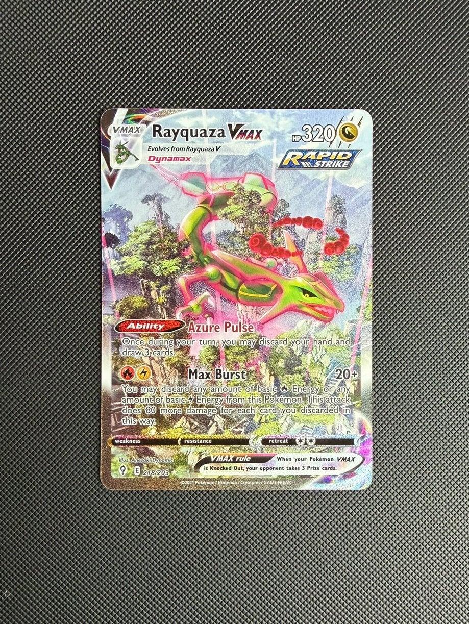 Rayquaza VMAX 218 - Evolving Skies - Pokemon, Hobby en Vrije tijd, Verzamelkaartspellen | Pokémon, Ophalen of Verzenden, Zo goed als nieuw