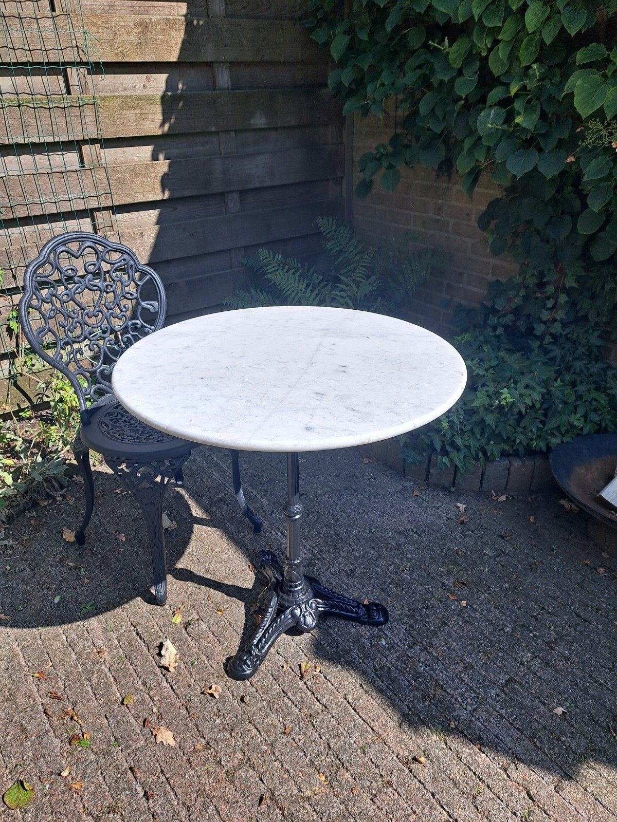 bistro tafel met 70 cm marmeren blad., Ophalen of Verzenden, Rond, Metaal