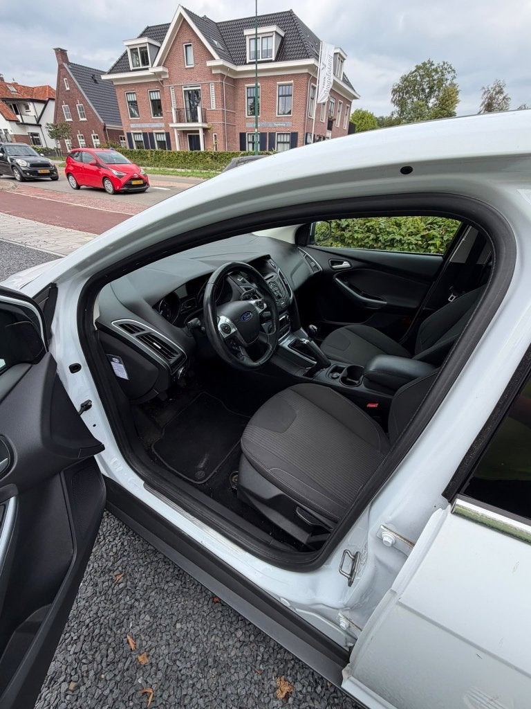 Foto 8 van Ford Focus 1.0 Ecoboost 92KW 5D 2013 Wit