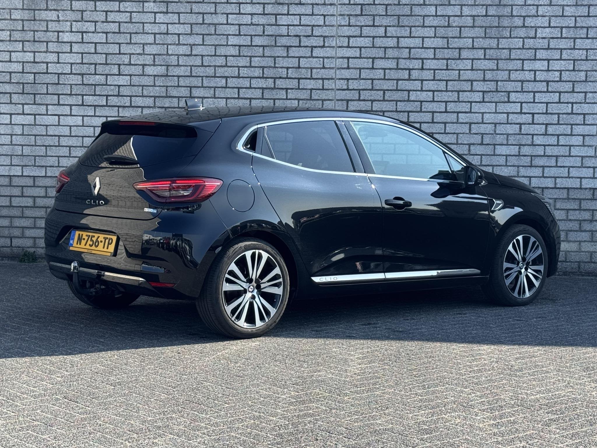 Renault Clio 1.6 E-Tech Hybrid 140 Initiale Paris | Afneemba, Auto's, Renault, Gebruikt, 4 cilinders, Met garantie (alle), Automatische klimaatregeling