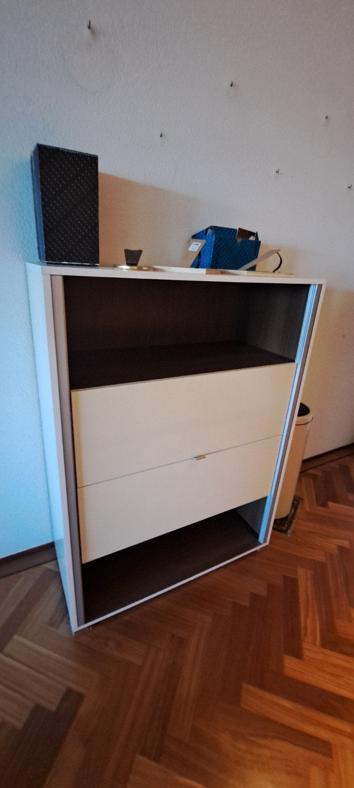 Hülsta kast gebroken wit room kleur, Ophalen, 100 tot 150 cm, Zo goed als nieuw, Minder dan 150 cm