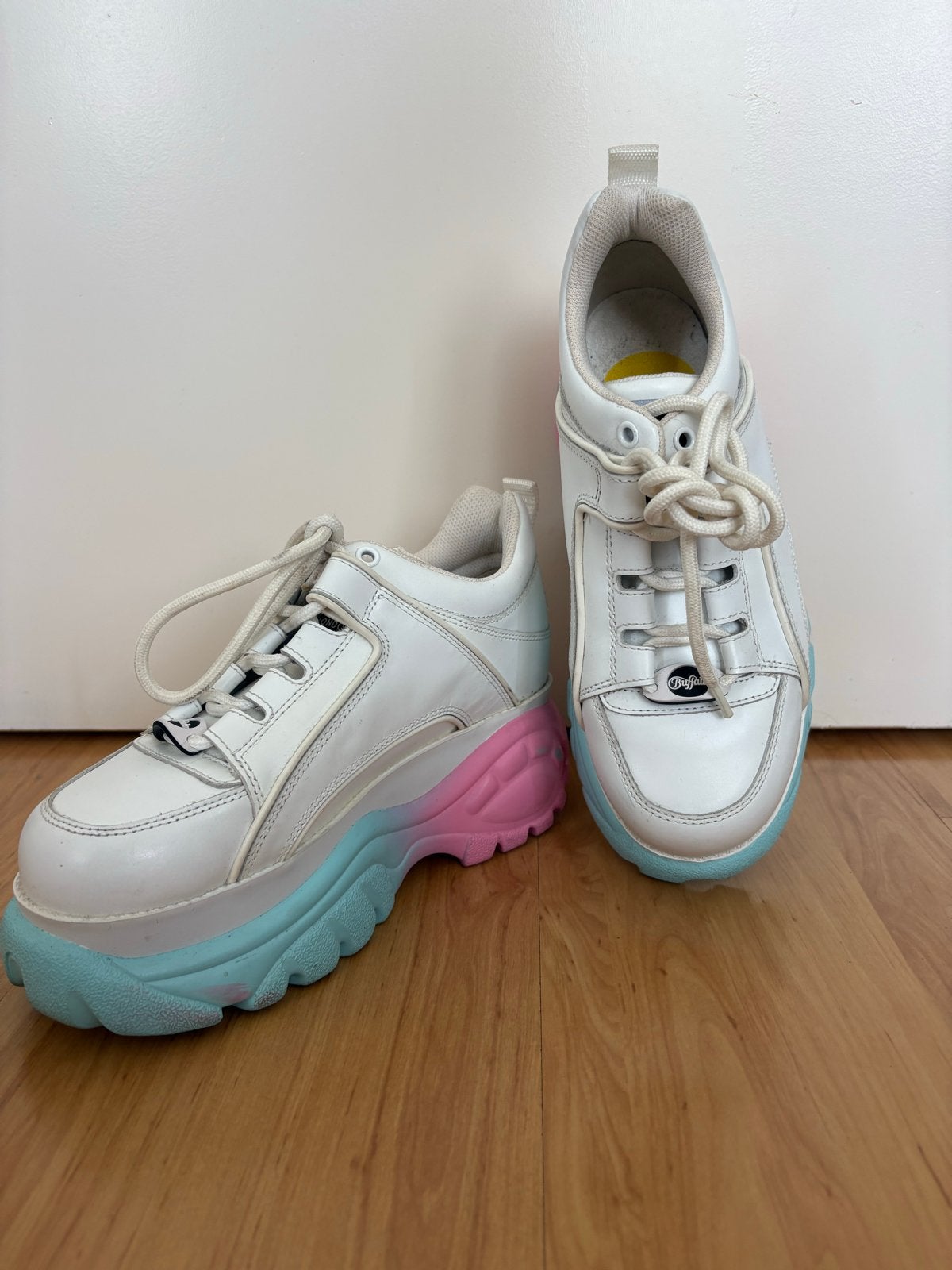 Limited HBX x Buffalo London Sneakers 39 - Wit/Roze/Blauw, Ophalen of Verzenden, Zo goed als nieuw, Wit, Sneakers of Gympen
