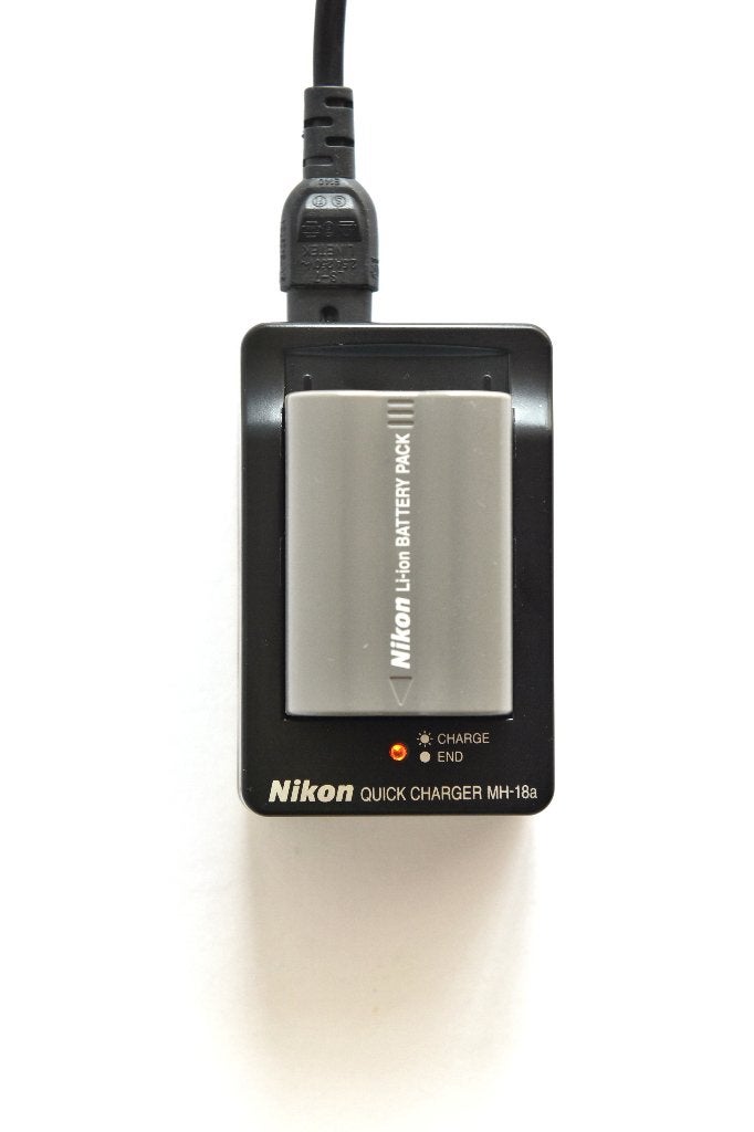 Nikon MH-18a quick charger, origineel, Nikon, Opladen via netstroom, Ophalen of Verzenden, Zo goed als nieuw