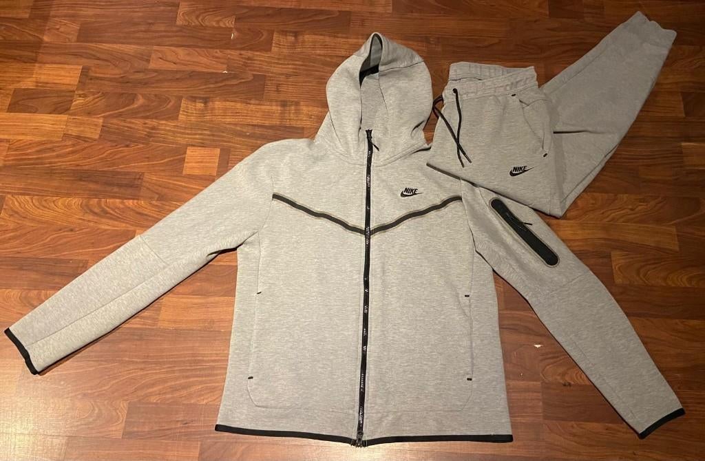 Nike Tech Fleece set, Ophalen of Verzenden, Zo goed als nieuw, Maat 48/50 (M)