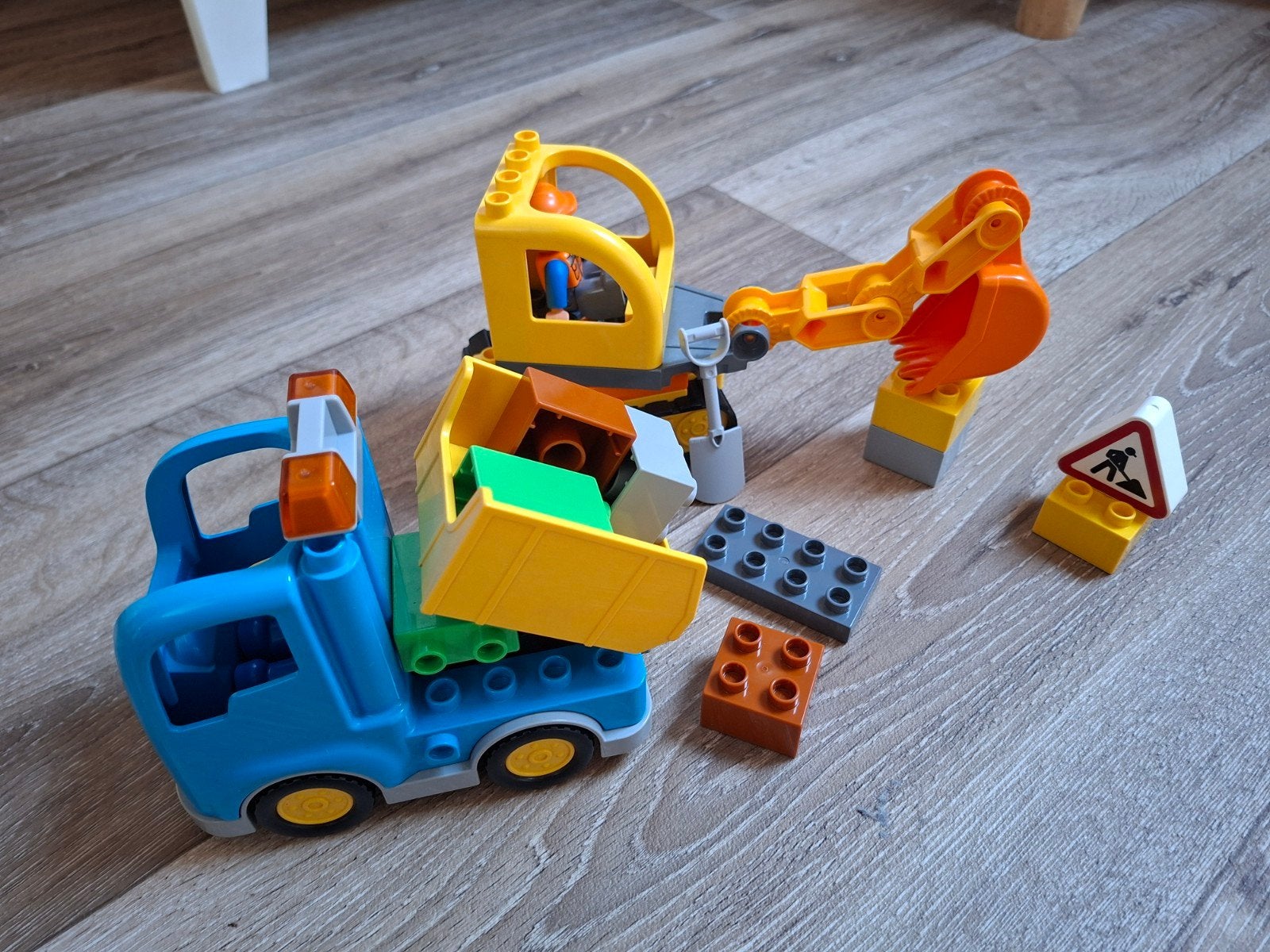 Bouwplaats set 10812 graafmachine en kiepwagen, Kinderen en Baby's, Ophalen, Overige thema's, Zo goed als nieuw, Compleet