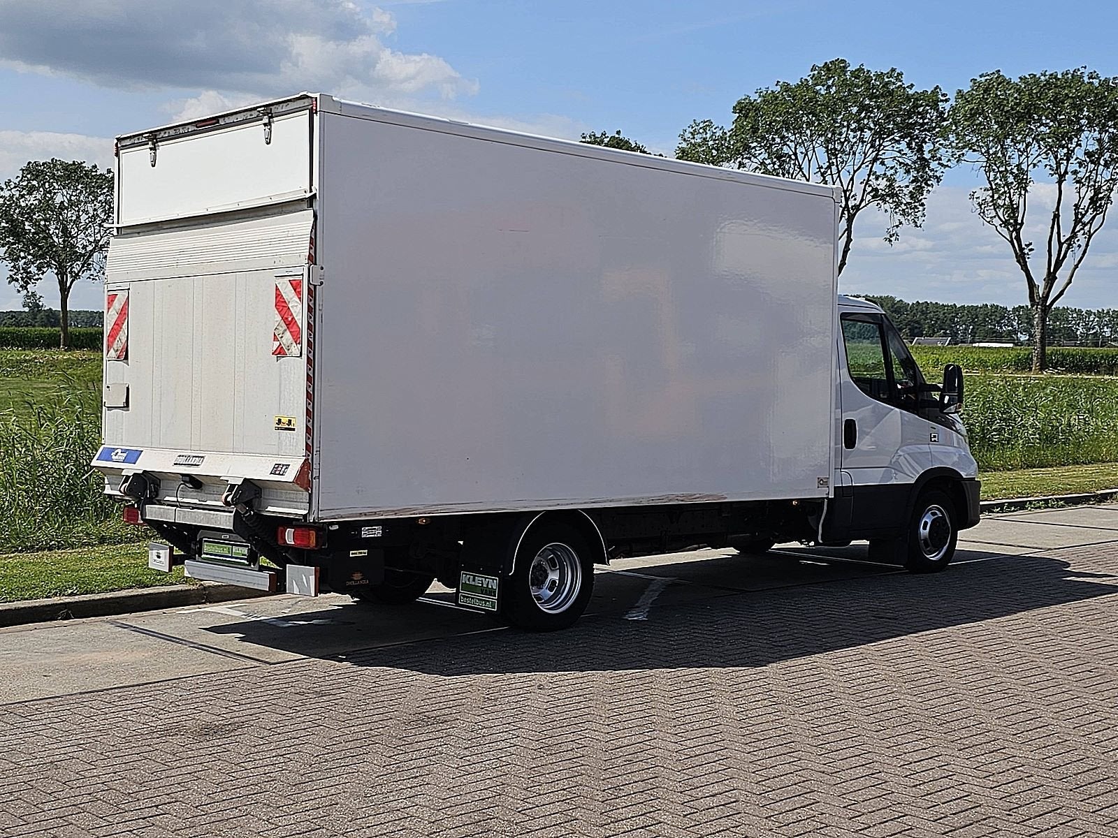 IVECO DAILY 35C16 bakwagen laadklep, Auto's, Elektrische buitenspiegels, Gebruikt, Euro 6, 156 pk