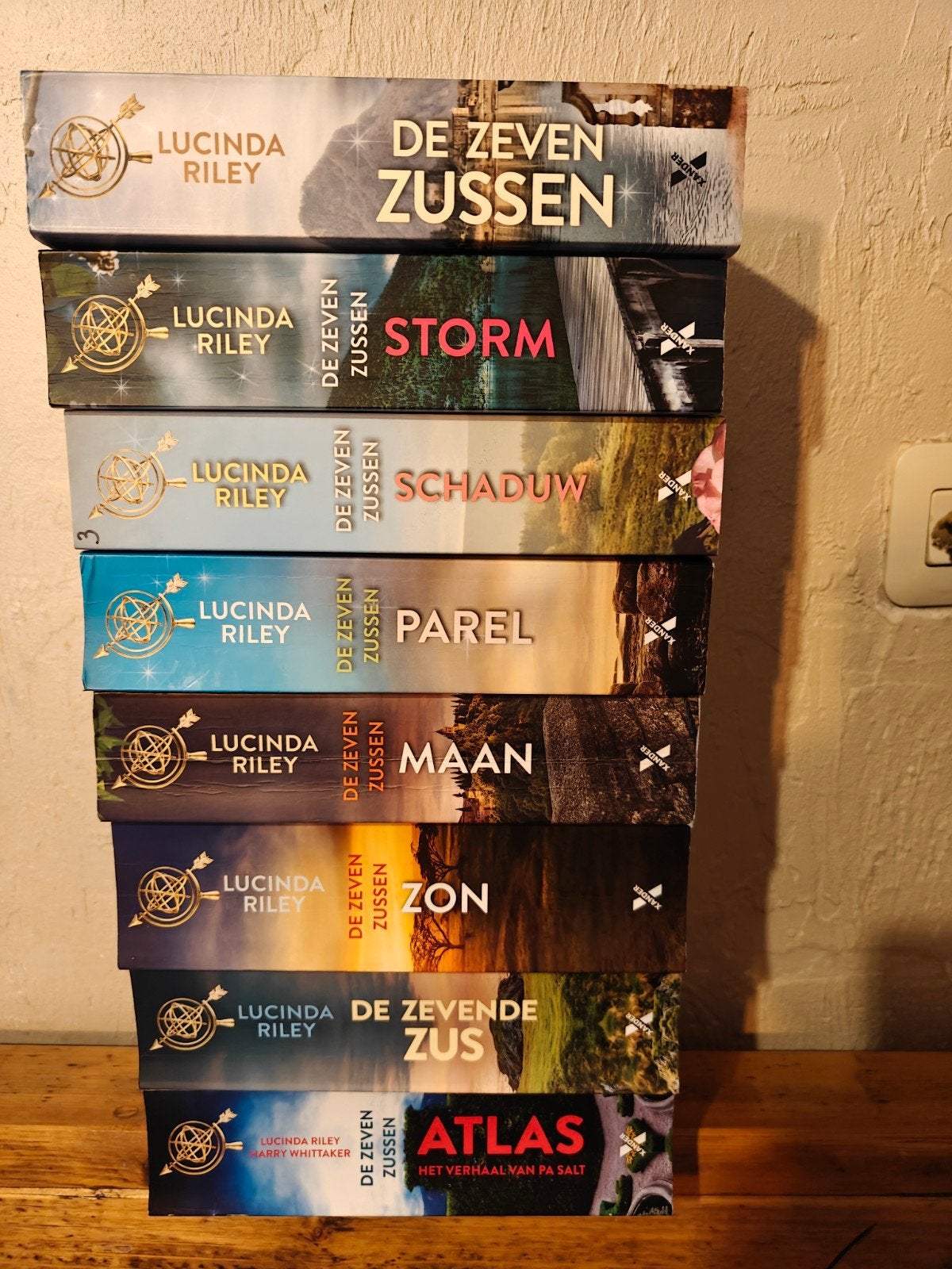8 Delen van de serie: De zeven zussen., Boeken, Ophalen of Verzenden, Zo goed als nieuw