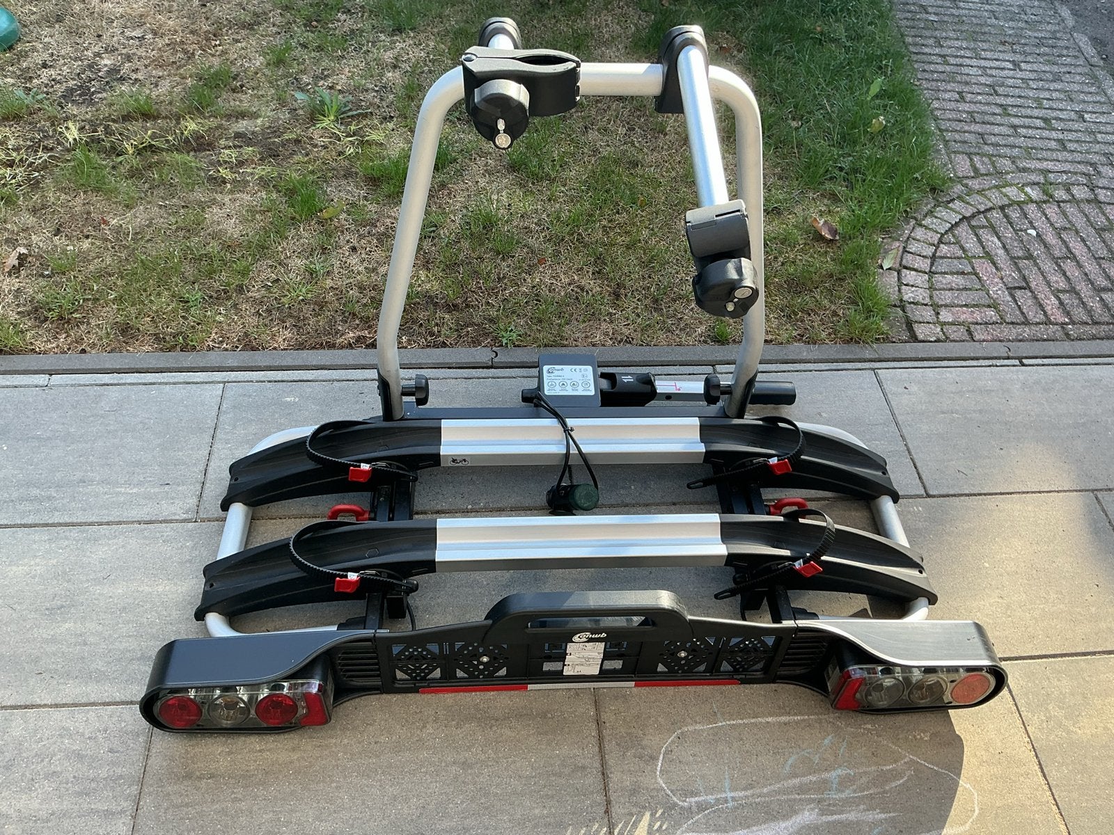 Fietsdrager Touring 2 E-bike kantelbaar met slot z.g.a.n., Ophalen, Zo goed als nieuw, 2 fietsen, Trekhaakdrager