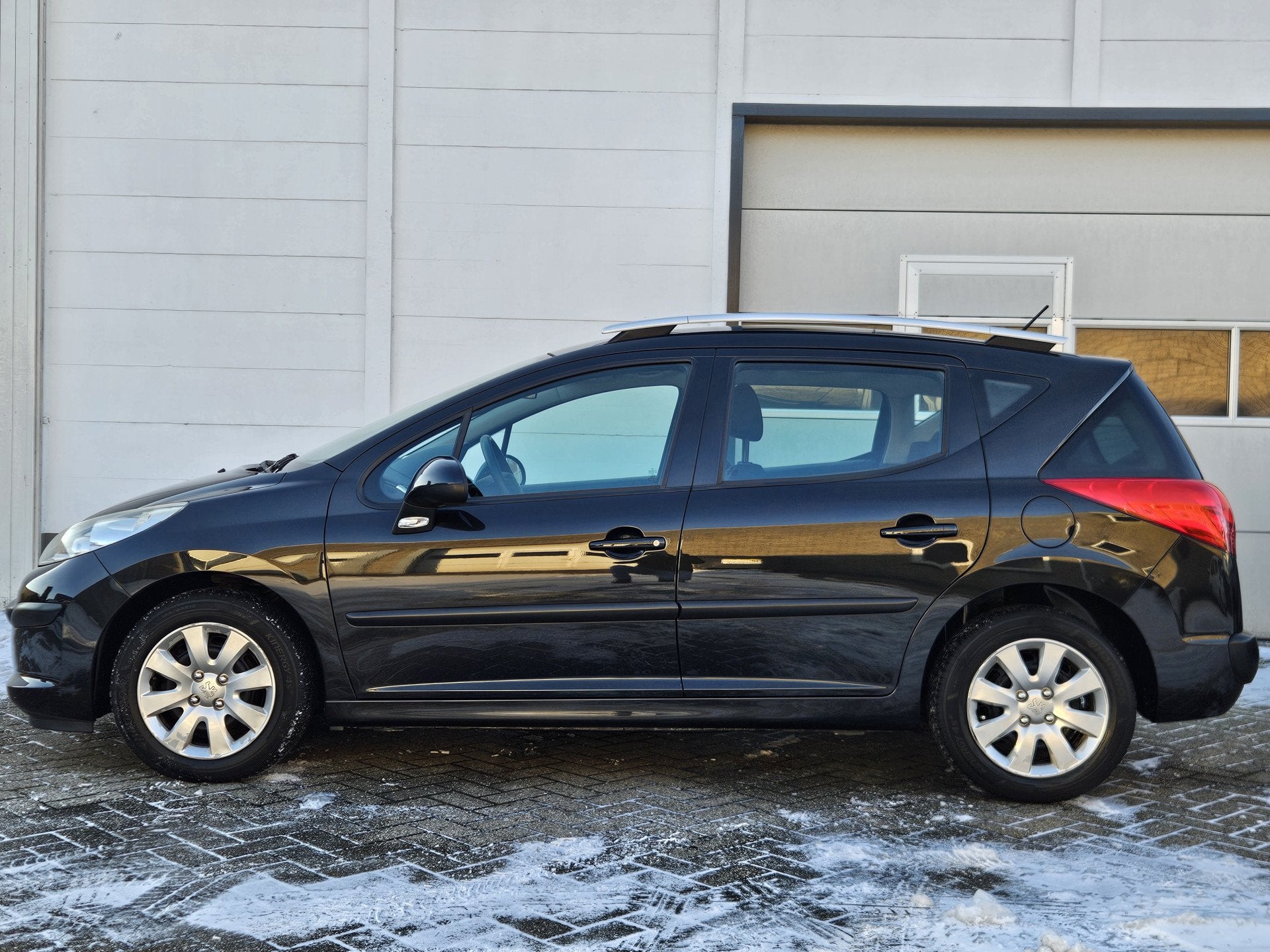 Peugeot 207 SW 1.4 VTi X-line / Panoramadak / Airco!, Stof, Gebruikt, 4 cilinders, Zwart
