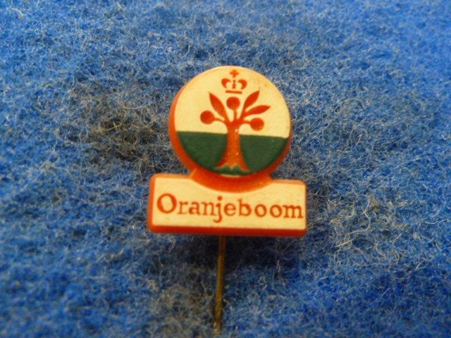 Speldje Oranjeboom, Ophalen of Verzenden, Zo goed als nieuw, Overige onderwerpen, Speldje of Pin