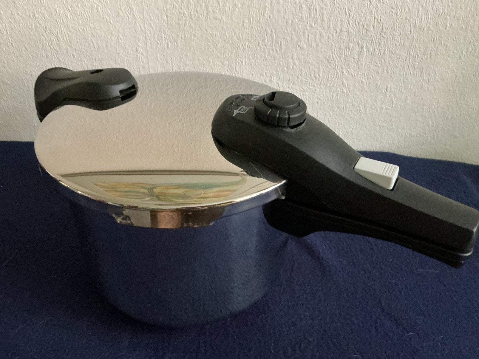 TOMADO snelkookpan- nieuwstaat- 4,5 liter, Snelkookpan, Ophalen of Verzenden, Zo goed als nieuw, Rvs