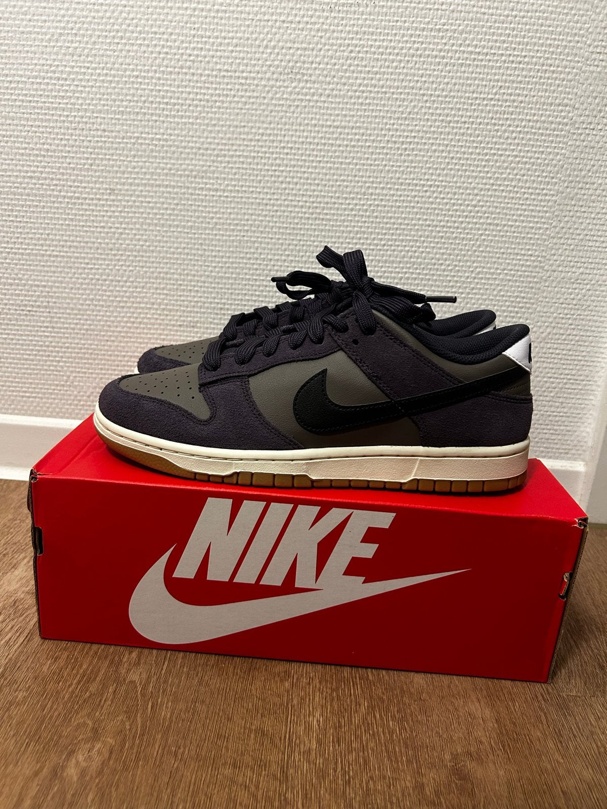 Nike Dunk Low Retro SE Cave Stone/Black-Cave Purple maat 44, Kleding | Heren, Schoenen, Overige kleuren, Nieuw, Ophalen of Verzenden