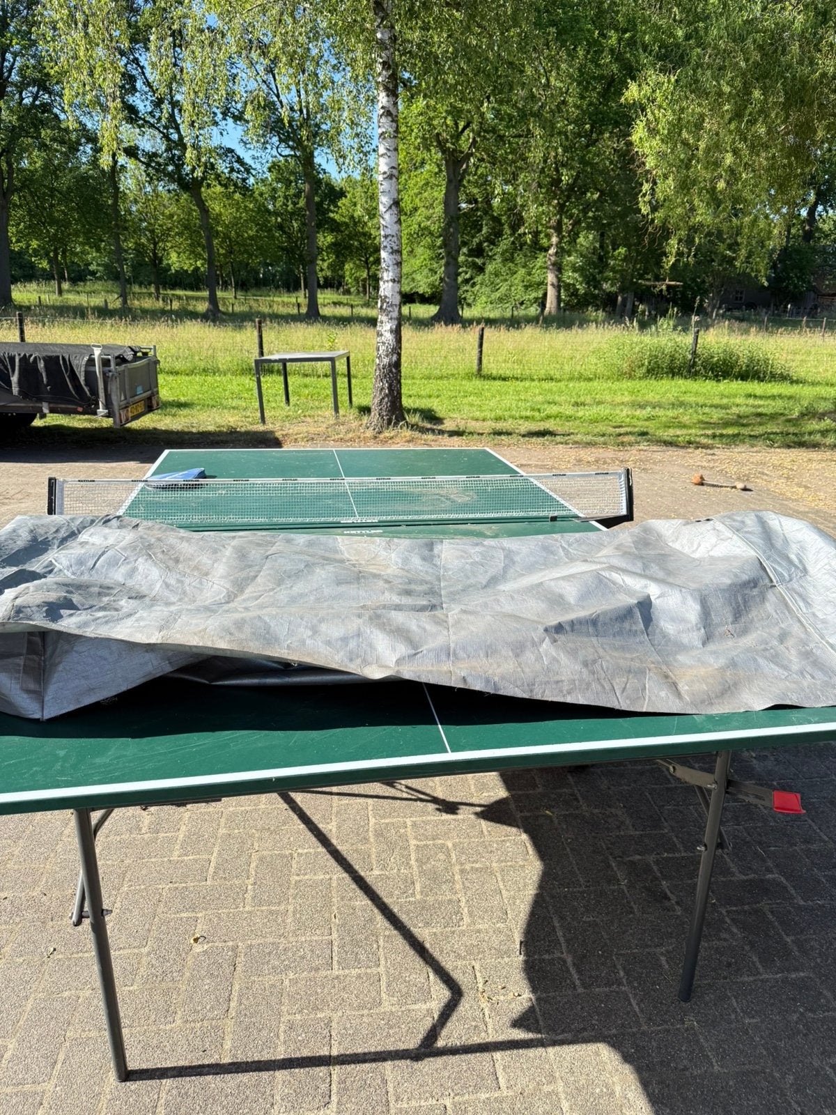 Tennistafel te koop met afdekhoes en in goede staat, Ophalen, Net, Batje(s) of Balletje(s), Verrijdbaar