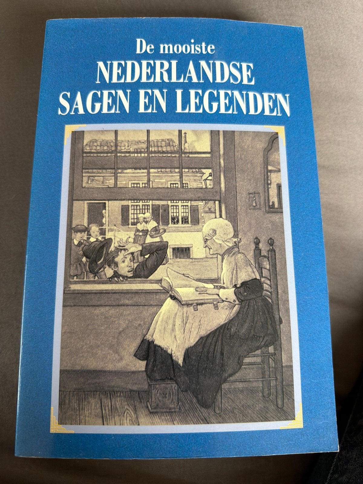 NK.   De mooiste Nederlandse sagen en legenden, Ophalen of Verzenden, Zo goed als nieuw