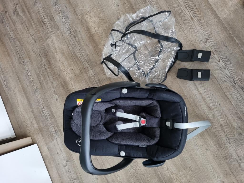 Maxi Cosi Pebble (2024) incl. regenhoes & adapters, Ophalen, Zo goed als nieuw, Isofix, 0 t/m 13 kg