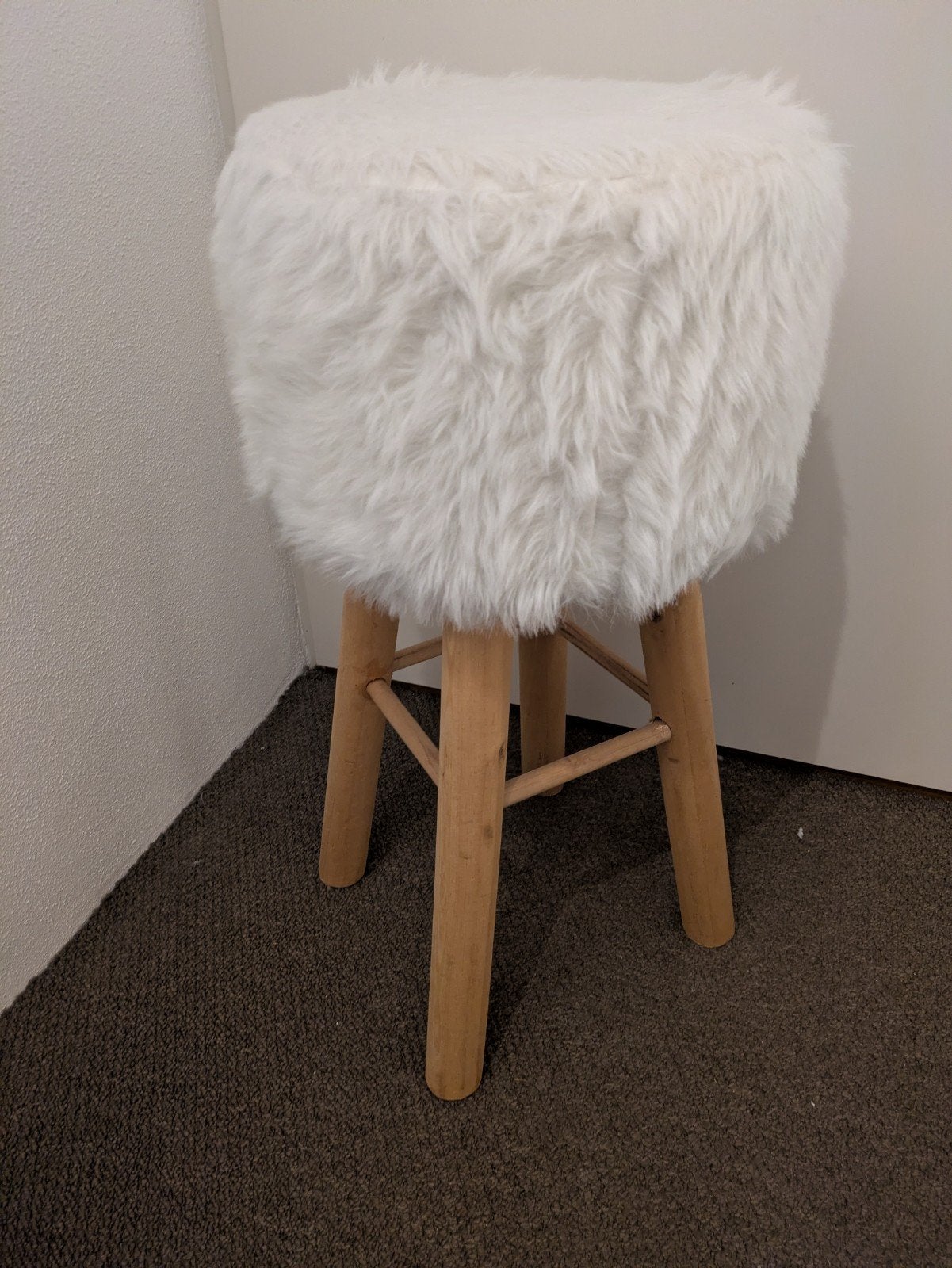 Leuke kruk met imitatiebont, Ophalen, Gebruikt, Hout