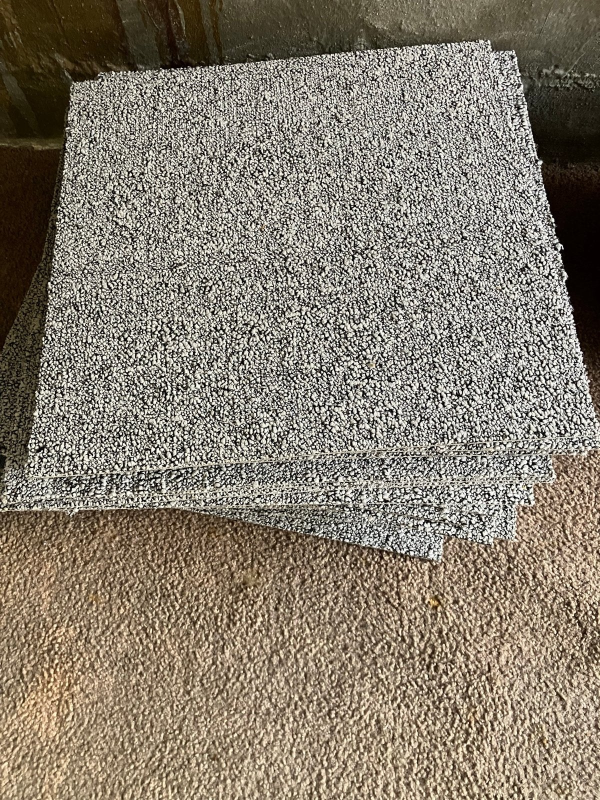 30 tapijttegels 50x50 cm - Grijs/Zwart, Ophalen, Gebruikt, Vierkant, 50 tot 100 cm