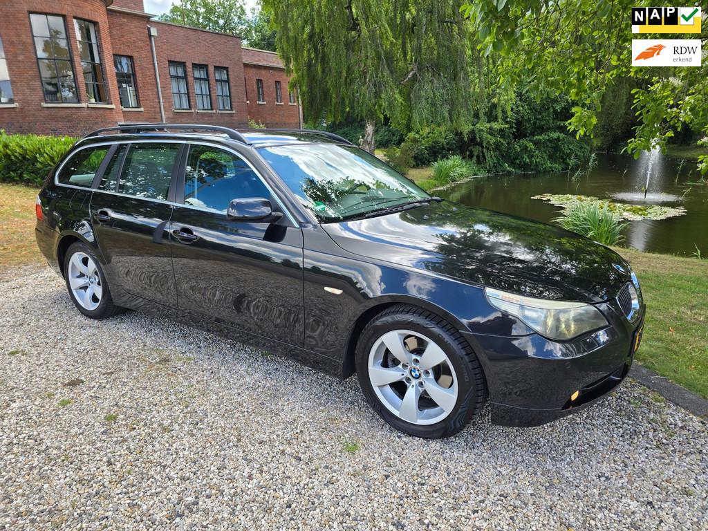 BMW 5-serie Touring 525d EXPORT, Auto's, BMW, Achterwielaandrijving, Gebruikt, 2000 kg, Zwart