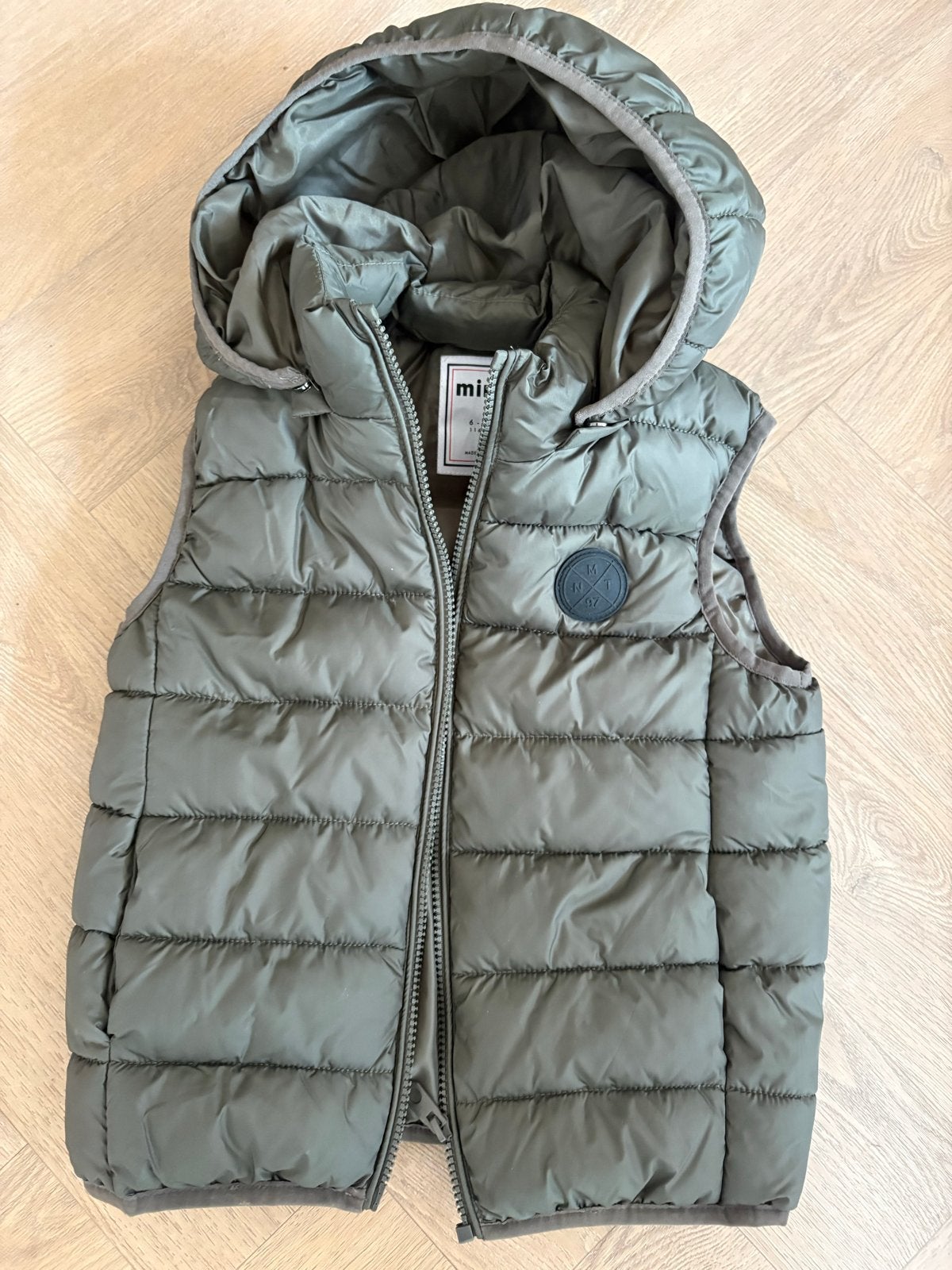 Minoti bodywarmer jongen maat 116/122 - Nieuw, Ophalen of Verzenden, Nieuw, Jongen, Jas