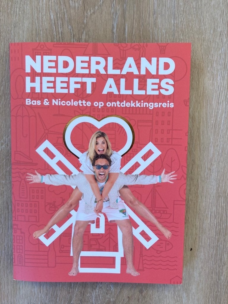 Nederland heeft alles - bas smit en nicolette van dam, Fiets- of Wandelgids, Ophalen of Verzenden, Benelux, Gelezen