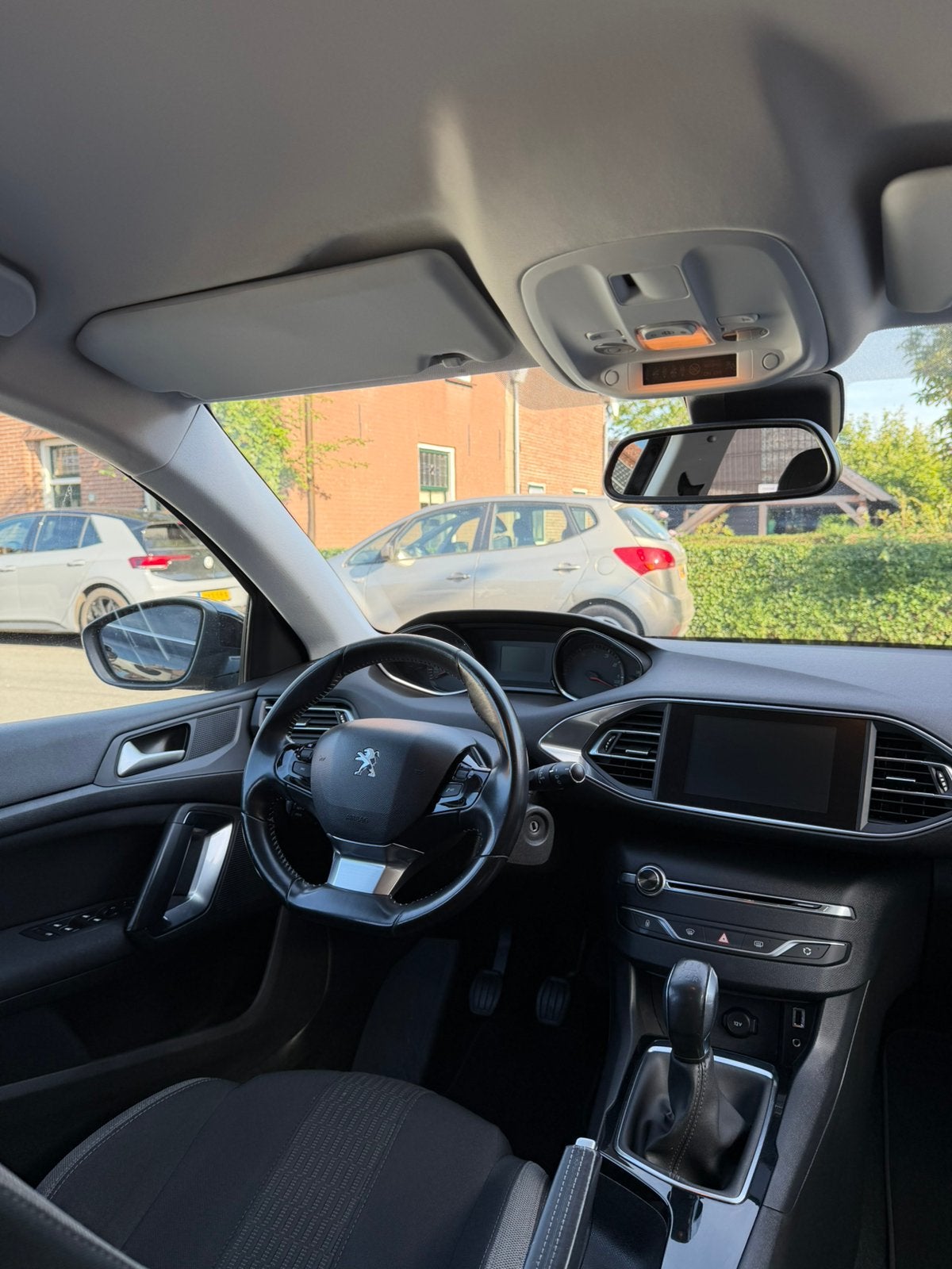 Foto 15 van Peugeot 308 1.2 E-thp 81KW/110PK SW 2015 Zwart