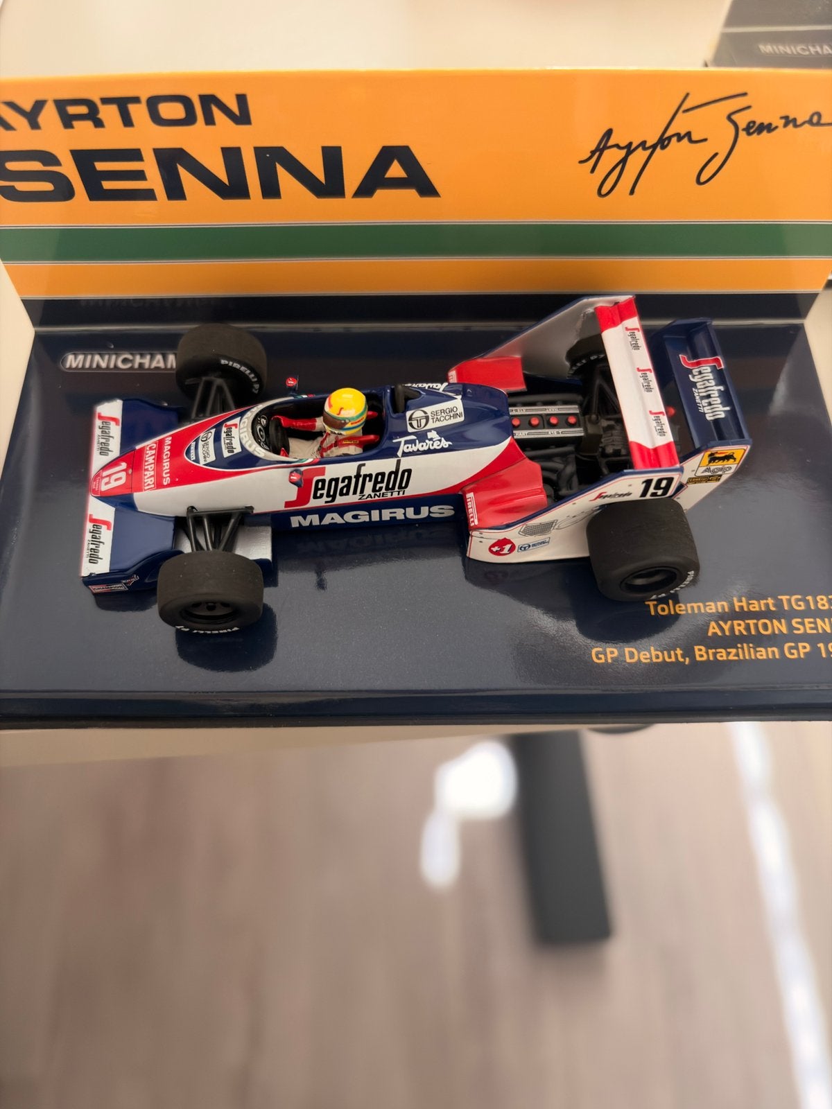 Minichamps Ayrton Senna Toleman Hart F!, Hobby en Vrije tijd, Verzenden, Zo goed als nieuw, Bus of Vrachtwagen, MiniChamps
