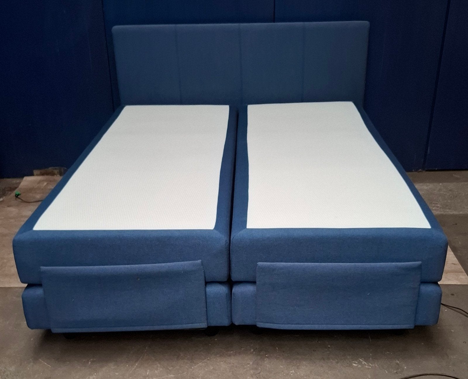 Eastborn boxspring elektrisch verstelbaar 160 x 200 cm ZGAN, Ophalen, Blauw, Tweepersoons, Zo goed als nieuw