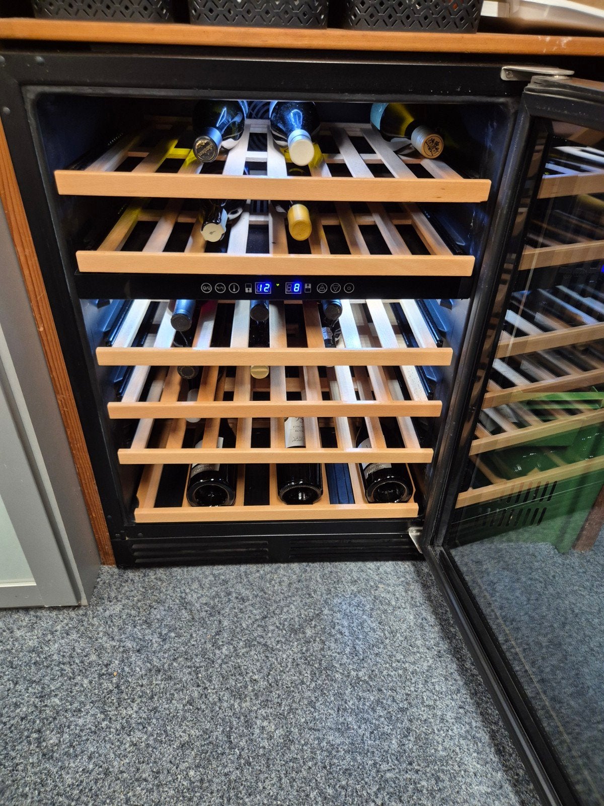Wijnkoelkast, niet 100%, Witgoed en Apparatuur, Koelkasten en IJskasten, Zonder vriesvak, Minder dan 85 cm, 100 tot 150 liter