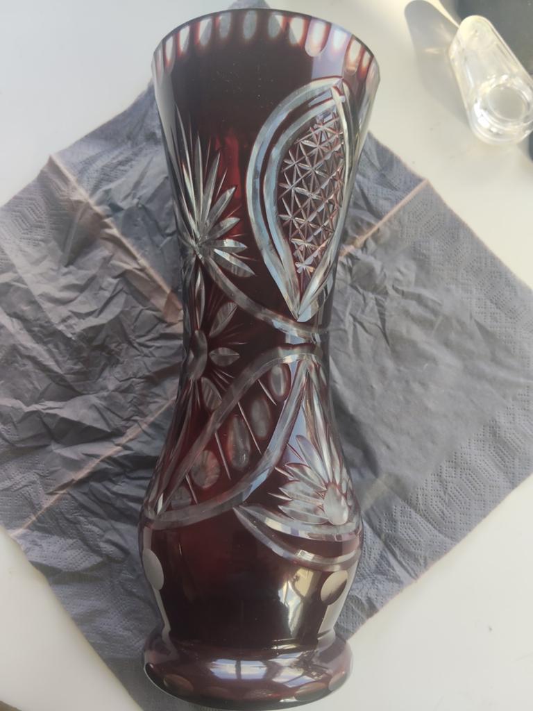 Prachtige robijnrode kristallen vaas - 20 cm hoog, Antiek en Kunst, Antiek | Vazen, Ophalen of Verzenden