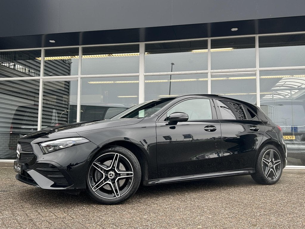 Mercedes-Benz A-klasse 250 e Star Edition AMG Line | CarPlay, Auto's, Mercedes-Benz, Gebruikt, 4 cilinders, 16 kWh, Zwart