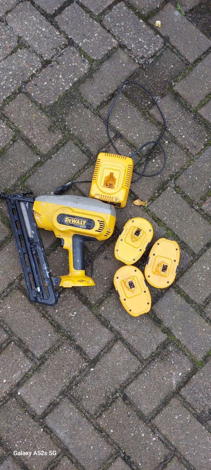 Dewalt DC628 spijkerpistool, Ophalen, Gebruikt