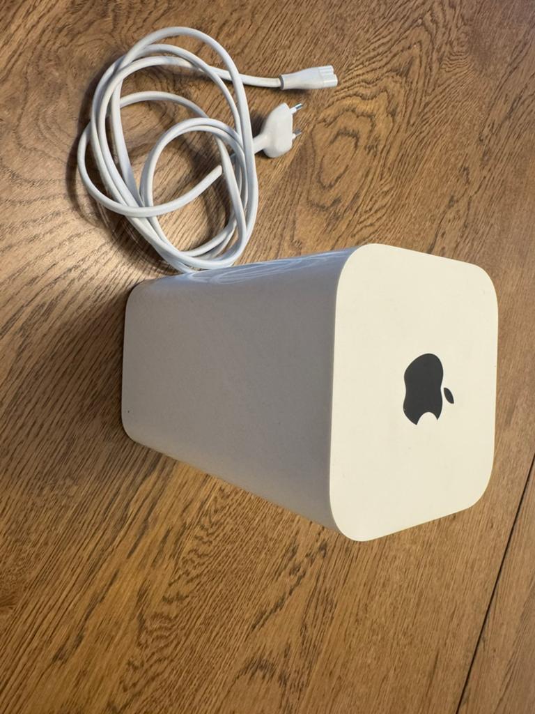 Apple Airport Extreme - used, but functional, Computers en Software, Routers en Modems, Gebruikt, Router, Ophalen