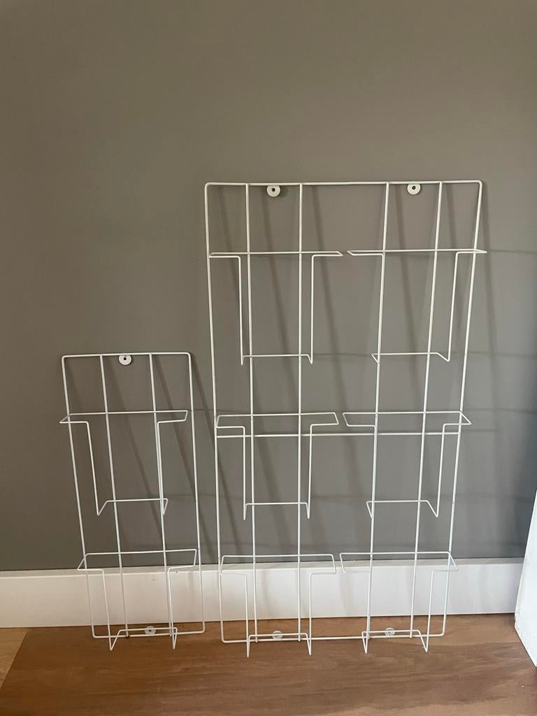 Set van 2 witte metalen tijdschriftenrekken (wandmontage), Huis en Inrichting, Woonaccessoires | Krantenbakken en Lectuurbakken