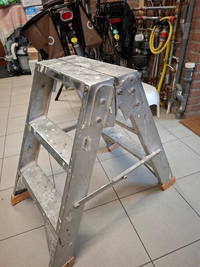 Stevige aluminium trap - Gebruikt, Doe-het-zelf en Verbouw, Ladders en Trappen, Ophalen of Verzenden