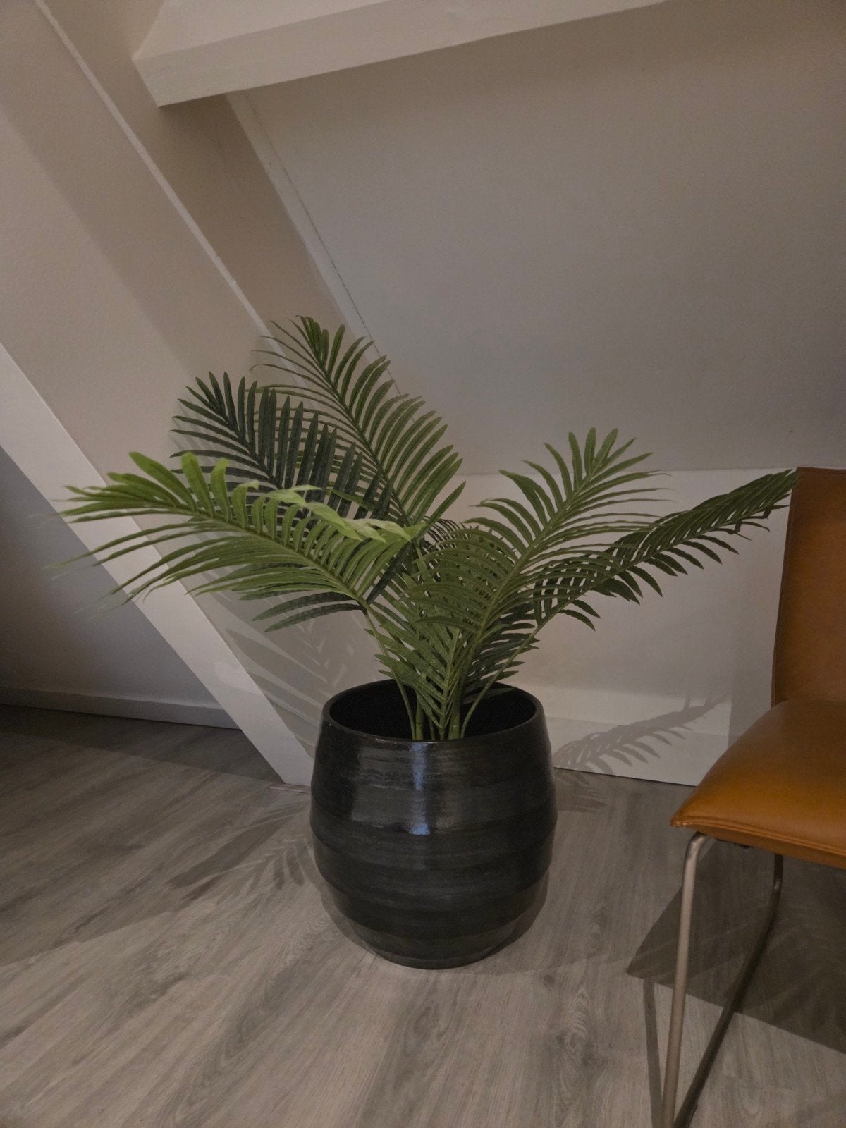 Grote Antraciet Aardewerk Pot met Kunstplanten, Ophalen, Zo goed als nieuw, Grijs, Binnen